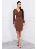 Priliehavé šaty s výrezom pod prsiami hnedej farby Priliehavé šaty s výrezom pod prsiami hnedej farby