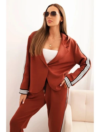 Dámska súprava z viskózy a lampasa a športová bunda v červenej farbe