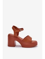 Sandały Damskie  Na Masywnym Słupku I Platformie Z Eko Skóry Camel Korlevia