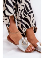 Eko Skórzane Płaskie Klapki Damskie Z Ozdobnym Detalem Srebrne Frelie