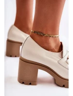 Skórzane Półbuty Na Słupku Ze Złotą Ozdobą Jasnobeżowe Lemar Mikeyla