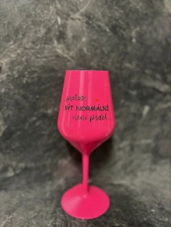 ...PROTOŽE BYŤ NORMÁLNY NIE JE ŽART... - ružový nerozbitný pohár na víno 470 ml