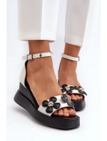 Sandały Damskie Na Platformie I Koturnie Z Kwiatami Białe Foviana