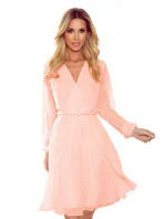 ISABELLE - Plisované dámske šaty v broskyňovej farbe s dekoltom a dlhými rukávmi 313-2