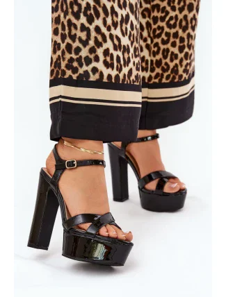 Sandále na podpätku model 210803 Krok vo veľkom štýle Sandále na podpätku model 210803 Krok vo veľkom štýle