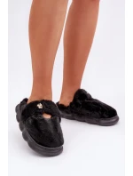 Futrzane Kapcie Z Małą Broszką Czarne Primaria