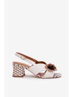 Skórzane Sandały Damskie Na Słupku Z Kwiatami Laura Messi 2950 Białe