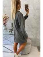 Šaty s kravatou v grafitovej farbe