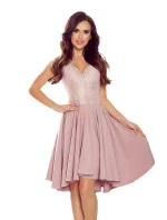 PATRICIA - Dámske šaty v púdrovo ružovej farbe s dlhším zadným dielom a čipkovým výstrihom 300-1