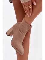 Dámské kotníkové boty z eko semiše na podpatku béžové Karvella