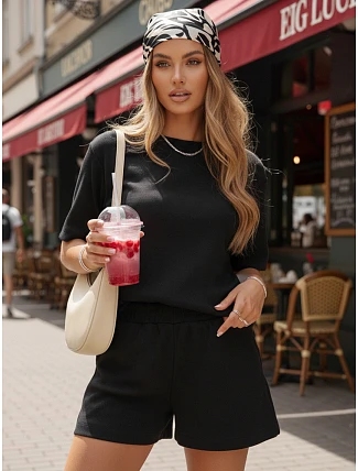 Dámsky letný pruhovaný komplet Poľský výrobok čierny FashionStreet AY1162 Dámsky letný pruhovaný komplet Poľský výrobok čierny FashionStreet AY1162