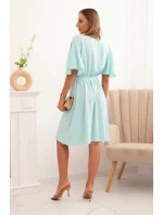 Šaty so skladaným výstrihom mätovej farby