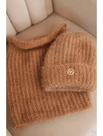 Dámska čiapka a zimný šál s emblémom ťavy