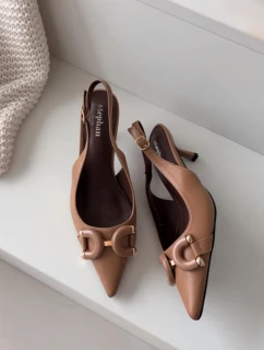 Sandále na podpätku model 224500 Krok vo veľkom štýle