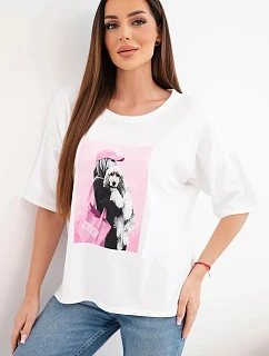 Dámska bavlnená blúzka oversize s krátkymi rukávmi a módnou potlačou biela