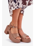 Sandały Damskie  Na Masywnym Słupku I Platformie Z Eko Skóry Ciemnobeżowe Korlevia