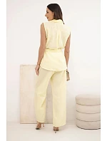 Dámska súprava s uzlíkovou blúzkou a širokými nohavicami žltej farby Dámska súprava s uzlíkovou blúzkou a širokými nohavicami žltej farby