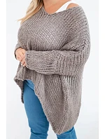 Dámsky sveter v oversized strihu s výstrihom do V a predĺženou zadnou časťou, priečny vzor „fango“ Dámsky sveter v oversized strihu s výstrihom do V a predĺženou zadnou časťou, priečny vzor „fango“