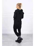 Šaty s ozdobnými volánikmi a kapucňou čiernej farby