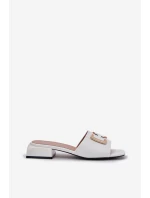 Eleganckie Klapki Damskie Na Klocku Ze Złotym Detalem Vinceza 62229 Białe