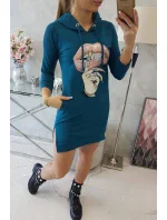 Šaty s dlhším chrbtom a farebnou potlačou marine