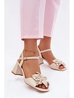 Dámské sandály na podpatku s ozdobným květem Vinceza 20283 Béžové