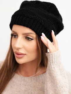 Dámska zimná vlnená čiapka s ozdobným úpletom K451 čierna