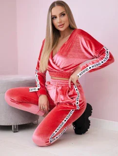 Velúrová súprava s nápisom Queen raspberry