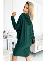 Dámske netopierie šaty vo fľaškovo zelenej farbe s kapucňou 400-1 Dámske netopierie šaty vo fľaškovo zelenej farbe s kapucňou 400-1