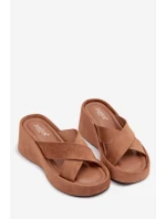 Dámské pantofle na platformě z eko semiše hnědé Calorine