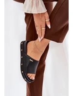 Dámske papuče na platforme s cvočkami Big Star - čierne