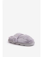 Futrzane Kapcie Z Małą Broszką Szare Primaria