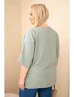 Dámska viskózna blúzka Plus Size s krátkymi rukávmi a ozdobnou šatkou khaki Dámska viskózna blúzka Plus Size s krátkymi rukávmi a ozdobnou šatkou khaki