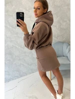 Hrejivé šaty s obálkovým spodným dielom mocca