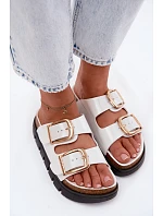 Lakované dámské pantofle Ploché se zlatými sponami Lee Cooper LCW-26-35-4460L bílé