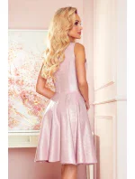 Púdrovo ružové dámske rozšírené šaty s brokátom as výstrihom v tvare srdca 114-14 Púdrovo ružové dámske rozšírené šaty s brokátom as výstrihom v tvare srdca 114-14