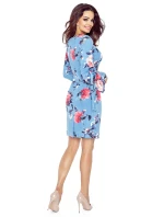 427-1 Šaty s rozšírenými viazanými rukávmi - červené veľké ruže na tmavom denime