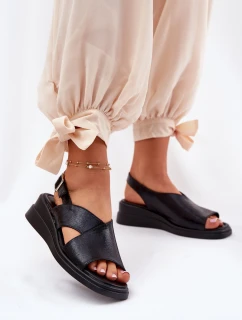 Lakierowane Sandały Damskie Na Koturnie Z Eko Skóry Czarne Quilara