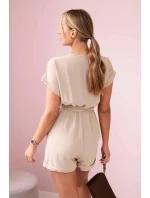 Krátky overal zviazaný v páse béžovej farby Krátky overal zviazaný v páse béžovej farby