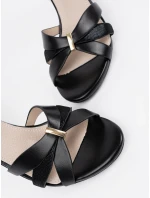 Klasické dámske sandále čiernej farby na širokom podpätku Klasické dámske sandále čiernej farby na širokom podpätku