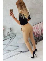 Kožené nohavice zaväzované vpredu v béžovej farbe Kožené nohavice zaväzované vpredu v béžovej farbe