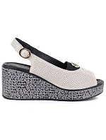 Dámske kožené sandále na platforme béžovej farby S.Barski 7010