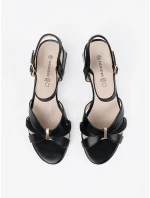 Klasické dámske sandále čiernej farby na širokom podpätku Klasické dámske sandále čiernej farby na širokom podpätku