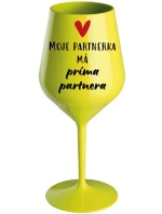 MOJE PARTNERKA MÁ PRÍMA PARTNERA - žlutá nerozbitná sklenice na víno 470 ml MOJE PARTNERKA MÁ PRÍMA PARTNERA - žlutá nerozbitná sklenice na víno 470 ml