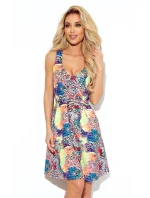 Dámske trapézové šaty s farebným vzorom a výstrihom 377-3