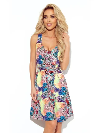 Dámske trapézové šaty s farebným vzorom a výstrihom 377-3