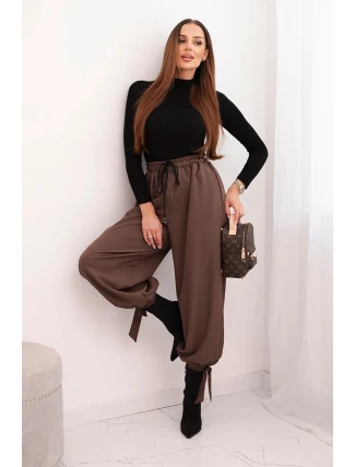 Dámske nohavice so širokými nohavicami a viazaním v spodnej časti mocca