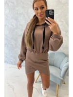 Hrejivé šaty s obálkovým spodným dielom mocca