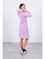 Šaty s kapucňou a vreckami vo fialovej farbe