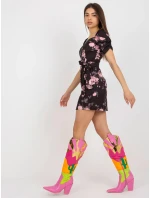 Dámske šaty LK SK 508641.29 Čierne s ružovým vzorom - FPrice